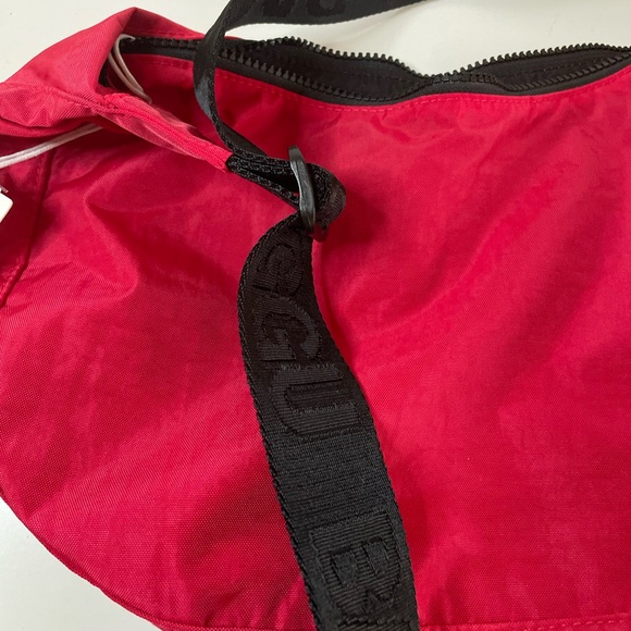 NWT BAGGU Medium Nylon Crescent Bag - Candy Apple - Picture 13 of 13